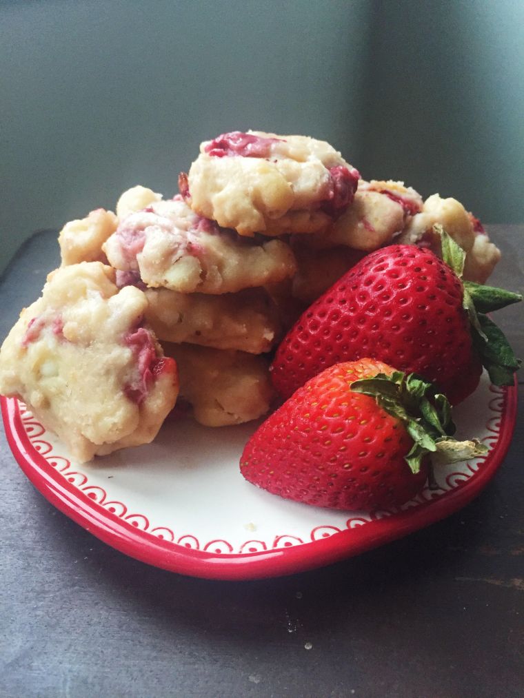 White Chocolate, Strawberry, and Cream Cheese&nbsp;Cookies