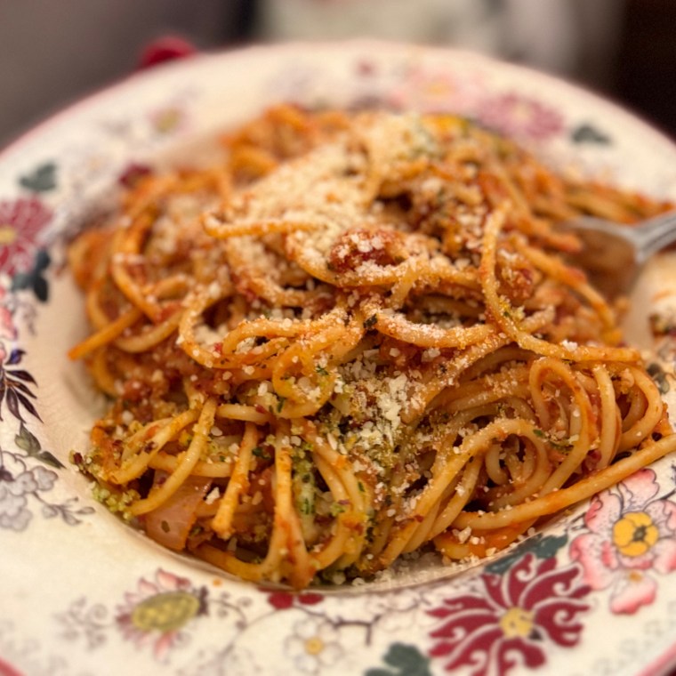 Easy Comfort Pasta: Spaghetti with Garlic and Prosciutto&nbsp;Breadcrumbs